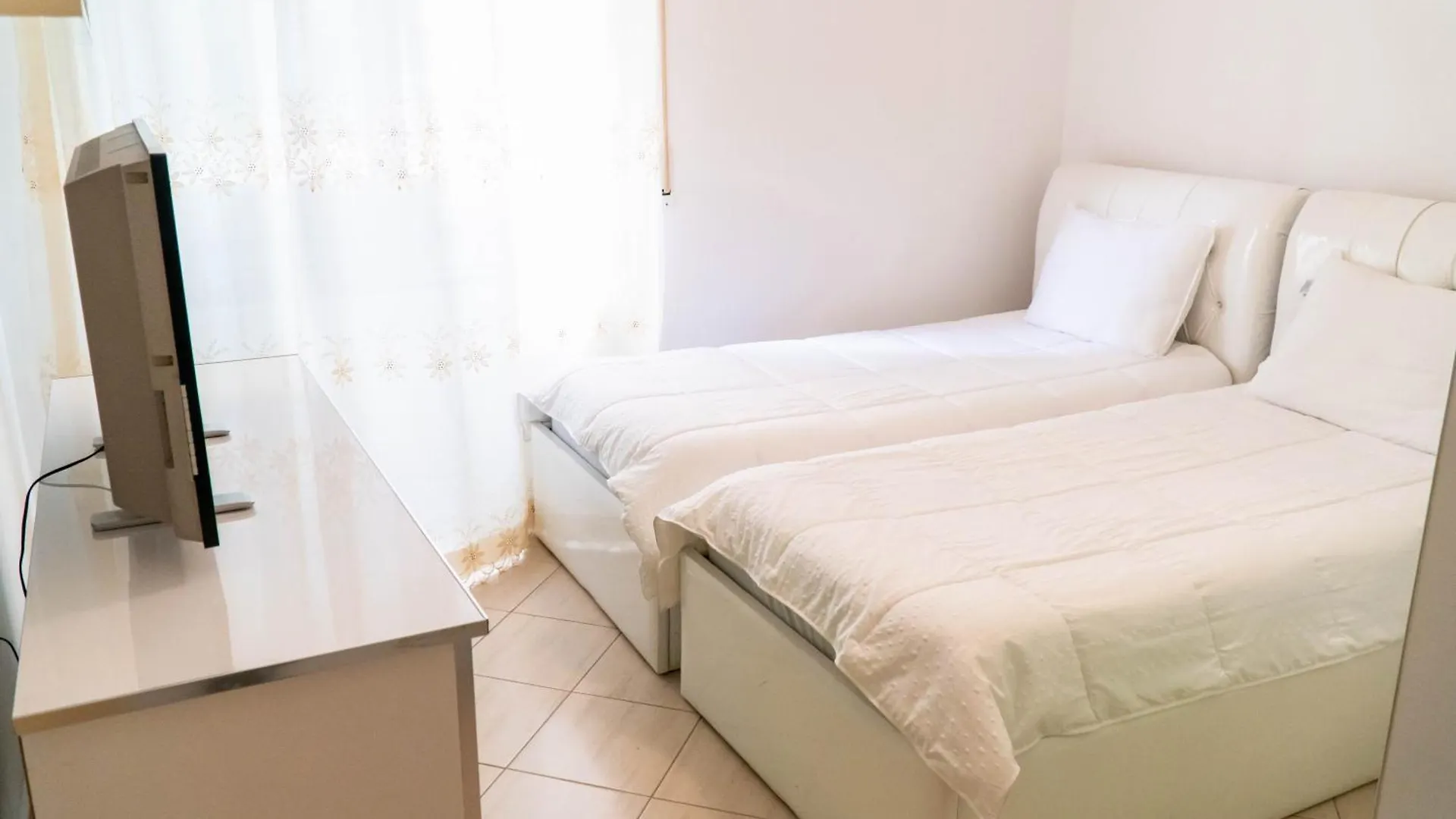 Casa Centrale Vlore 0*,  Albania